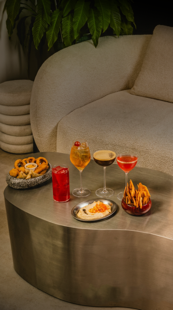 Cocktails et tapas à partager lors d'un afterwork au Contrast Bar Lyon